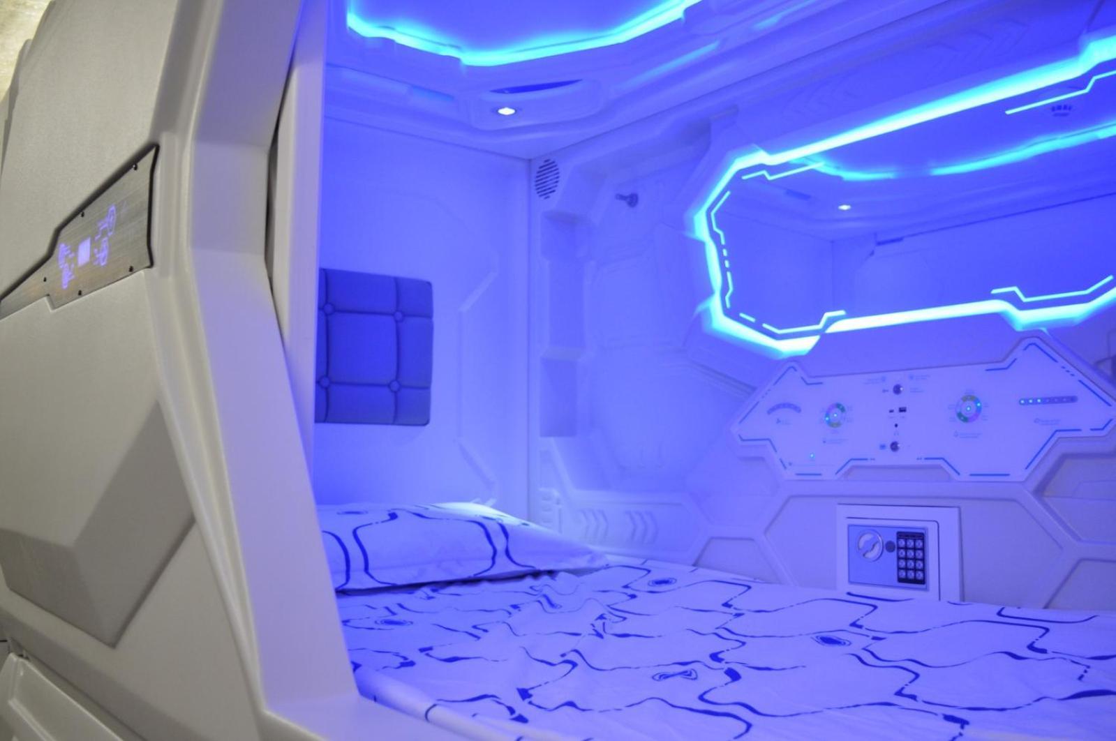 Cosmos Capsule Coworking London 호텔 외부 사진